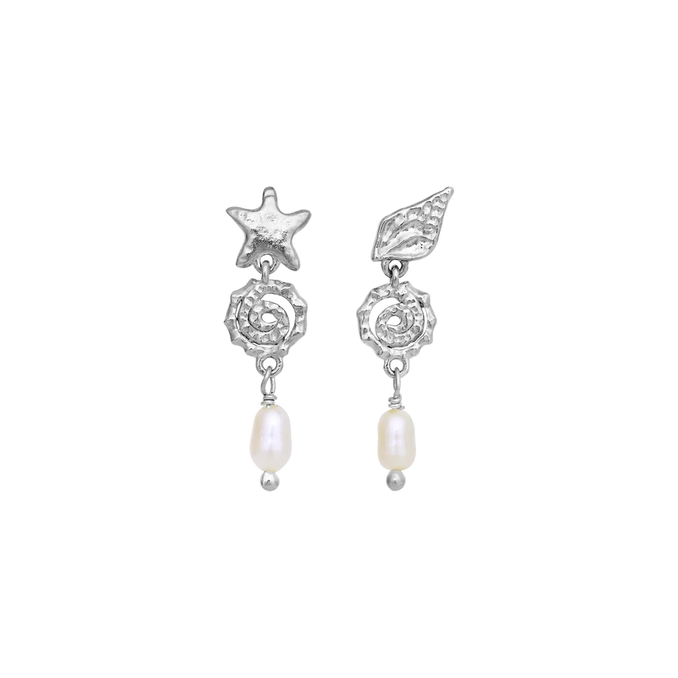 Maanesten Øreringe i Rhodineret Sølv med fine vedhæng og Ferskvandsperler 10118C